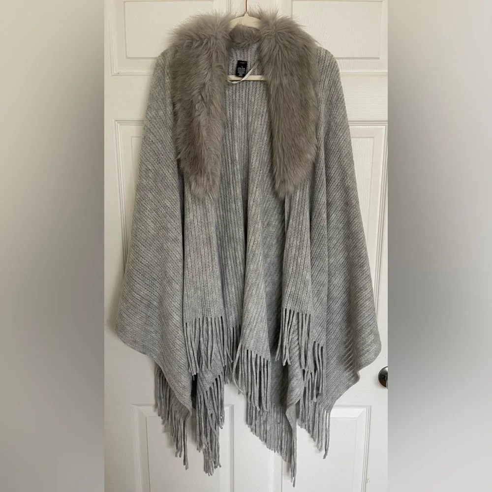 Mixit Soft Light Gray Open Knit Poncho with Faux Fur Trim - Picture 1 of 6